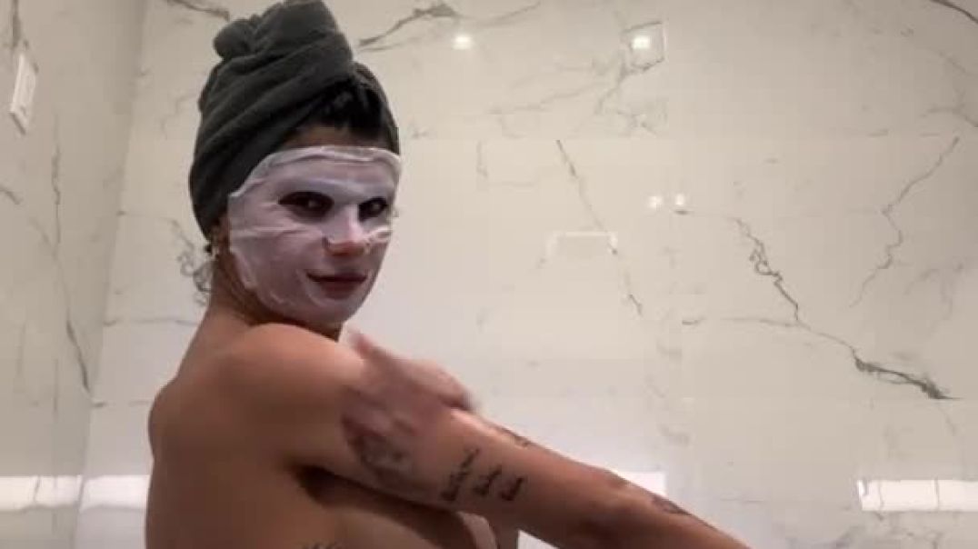 Mia Khalifa Face Mask Nipslip Video